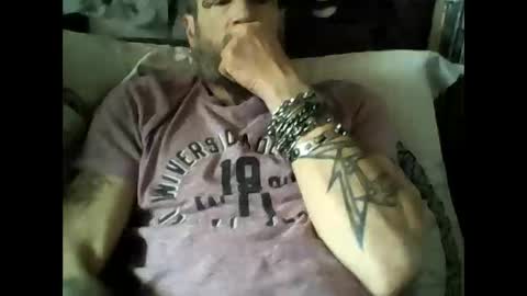 Snapshot of oedipe666 chatting on 04/25/26, 01:41 oedipe666cam online show from 04/25/26, 01:41