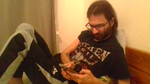 Snapshot of oeffel chatting on 07/06/26, 01:46 oeffel online show from 07/06/26, 01:46