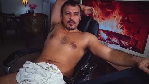 Snapshot of officeman7 chatting on 12/08/24, 08:15 officeman7 online show from 12/08/24, 08:15