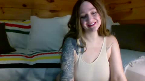 Luna online show from 03/01/25, 03:43