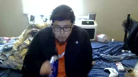 Snapshot of oflores77 chatting on 10/13/25, 02:06 oscar flores online show from 10/13/25, 02:06