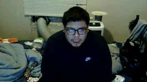 Snapshot of oflores77 chatting on 10/16/25, 04:02 oscar flores online show from 10/16/25, 04:02