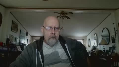 Snapshot of ogusbogus chatting on 11/21/25, 03:54 Maximus No Mo online show from 11/21/25, 03:54