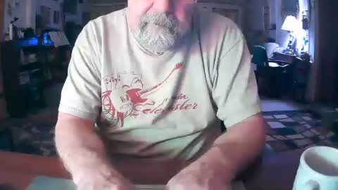 Snapshot of ogusbogus chatting on 12/17/25, 12:22 Maximus No Mo online show from 12/17/25, 12:22