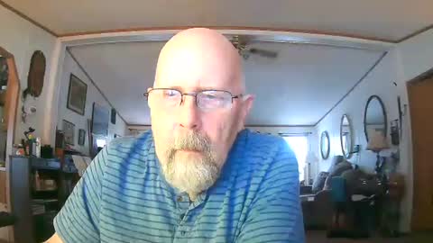 Snapshot of ogusbogus chatting on 12/18/25, 05:30 Maximus No Mo online show from 12/18/25, 05:30