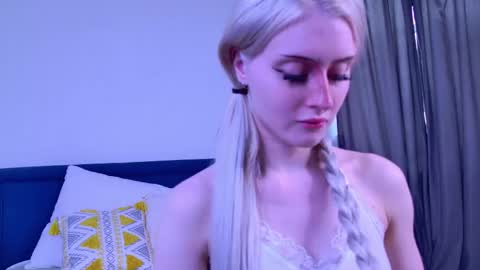 Snapshot of oh__lily chatting on 05/21/26, 01:40 Lily online show from 05/21/26, 01:40