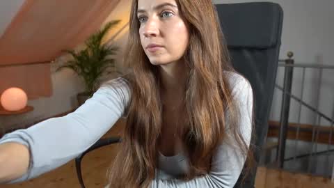 Snapshot of oh__lola chatting on 11/25/25, 05:46 Lola online show from 11/25/25, 05:46