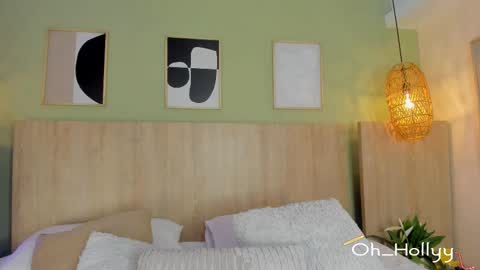 Holly online show from 12/04/25, 11:19