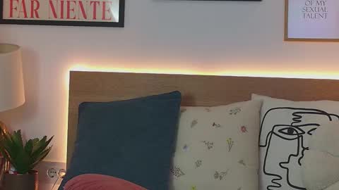 Kourtney online show from 09/19/25, 09:22