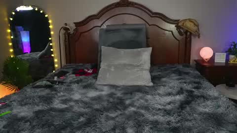 Gray online show from 09/27/25, 11:21