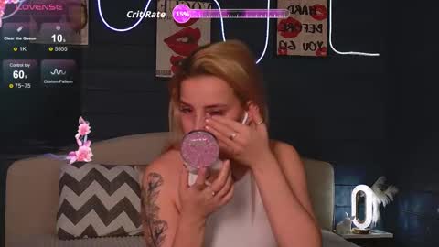 Snapshot of oh_my_julia chatting on 11/02/25, 03:25 oh_my_julia online show from 11/02/25, 03:25