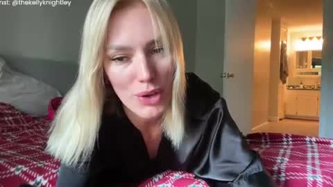 Kelly online show from 07/19/26, 06:33