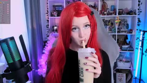 Snapshot of ohclementinee chatting on 12/18/25, 10:32 Clementine Clem online show from 12/18/25, 10:32