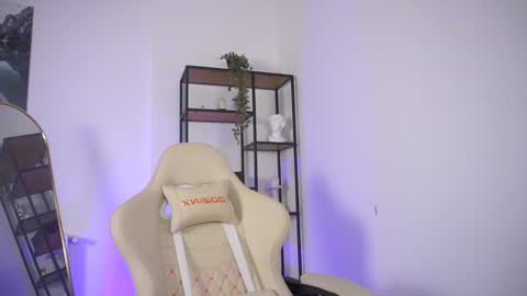 Julia online show from 12/02/24, 01:35