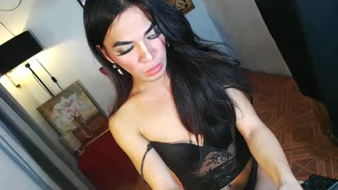 Snapshot of ohlalasamanthaxxx143 chatting on 12/16/24, 06:27 IM CHIE DONT FORGET TO FOLLOW ME MAKE ME SMILE HERE THUMB UP FOR 25TOK online show from 12/16/24, 06:27