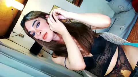 Snapshot of ohlalasamanthaxxx143 chatting on 02/25/26, 05:22 IM CHIE DONT FORGET TO FOLLOW ME MAKE ME SMILE HERE THUMB UP FOR 25TOK online show from 02/25/26, 05:22