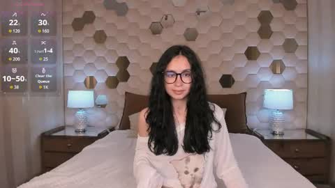 Snapshot of ohminnie chatting on 06/10/26, 07:46 Maria online show from 06/10/26, 07:46