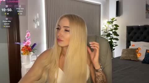 Snapshot of ohmyemma chatting on 10/03/25, 11:46 Emma online show from 10/03/25, 11:46