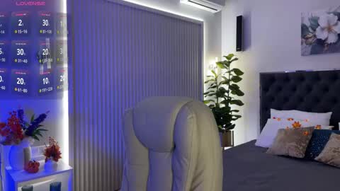 Snapshot of ohmyemma chatting on 10/24/25, 01:35 Emma online show from 10/24/25, 01:35