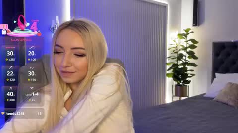 Snapshot of ohmyemma chatting on 11/09/25, 01:26 Emma online show from 11/09/25, 01:26