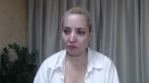 Mari online show from 09/25/25, 04:54