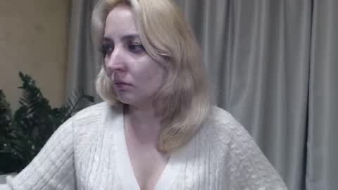 Mari online show from 10/26/25, 02:56