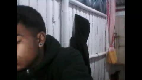 Snapshot of ojos_claross chatting on 12/15/25, 10:30 ojos_claross online show from 12/15/25, 10:30