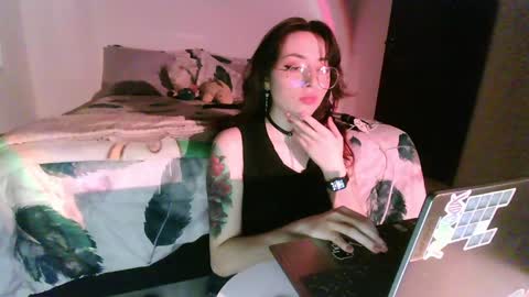 Skylar online show from 12/12/24, 12:27