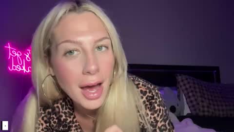 Snapshot of okchelsea chatting on 09/25/25, 02:37 okchelsea online show from 09/25/25, 02:37