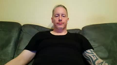 Snapshot of olavdelux chatting on 10/08/25, 08:39 olavdelux online show from 10/08/25, 08:39