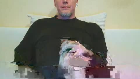 Snapshot of olavdelux chatting on 01/12/26, 07:41 olavdelux online show from 01/12/26, 07:41