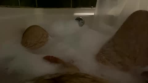 Snapshot of oldbones2 chatting on 01/20/25, 02:01 oldbones2 online show from 01/20/25, 02:01