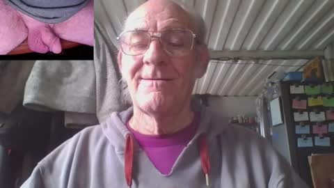 Snapshot of oldman1154565 chatting on 06/06/26, 04:12 oldman1154565 online show from 06/06/26, 04:12