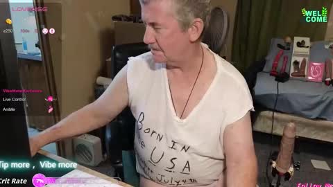 Snapshot of oldnewfun chatting on 10/12/25, 02:32 oldnewfun online show from 10/12/25, 02:32