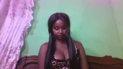 olinah610 online show from 11/14/25, 07:56