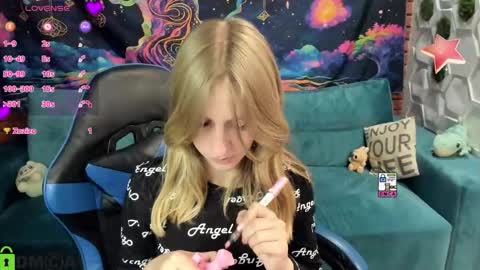 Olisa fox online show from 10/16/25, 08:32