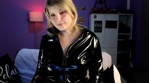 OliSunny Olivia online show from 05/01/26, 05:39