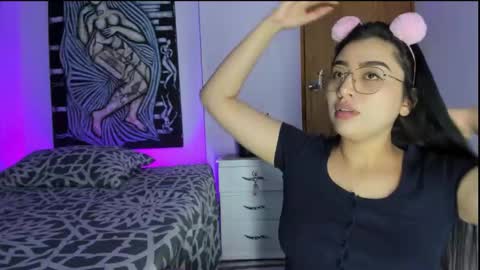 Olivia online show from 10/11/25, 03:06