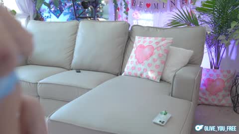 Snapshot of olive_you_ chatting on 01/19/25, 06:00 Olive online show from 01/19/25, 06:00