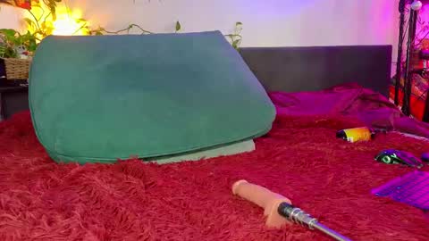 Olive online show from 05/11/26, 02:45