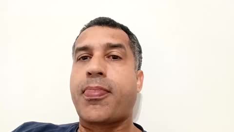 Snapshot of oliveira112727 chatting on 11/08/25, 11:54 oliveira112727 online show from 11/08/25, 11:54