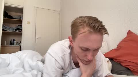 Oliver and Thomas online show from 09/26/25, 01:04