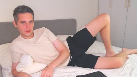 Snapshot of oliver_hort chatting on 09/17/25, 11:12 Oliver online show from 09/17/25, 11:12