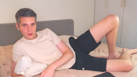 Snapshot of oliver_hort chatting on 09/25/25, 04:00 Oliver online show from 09/25/25, 04:00