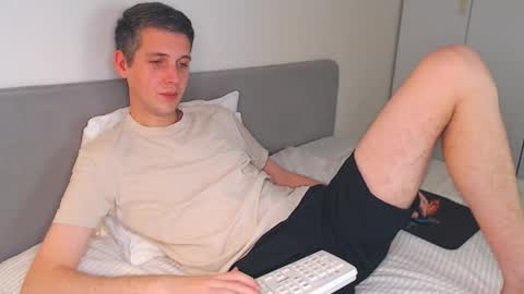 Snapshot of oliver_hort chatting on 11/09/25, 02:37 Oliver online show from 11/09/25, 02:37