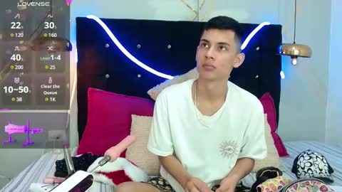 Snapshot of oliver_king_sex chatting on 12/12/24, 05:26 Oliver Smith online show from 12/12/24, 05:26