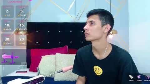 Snapshot of oliver_king_sex chatting on 01/27/25, 10:06 Oliver Smith online show from 01/27/25, 10:06