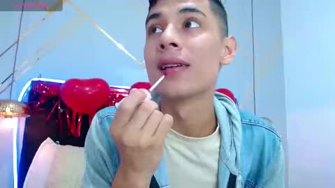 Snapshot of oliver_king_sex chatting on 02/15/25, 05:50 Oliver Smith online show from 02/15/25, 05:50