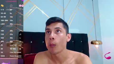 Snapshot of oliver_king_sex chatting on 02/25/25, 09:46 Oliver Smith online show from 02/25/25, 09:46