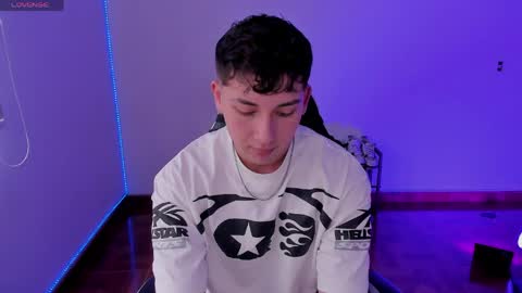 Snapshot of oliver_kyy chatting on 04/11/26, 06:56 oliveeer online show from 04/11/26, 06:56